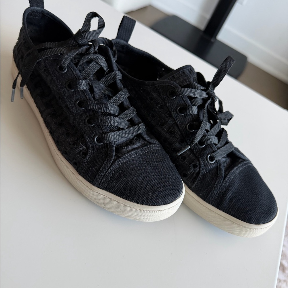 KOOLABURRA BY UGG Kellen low pace sneaker size 9.5